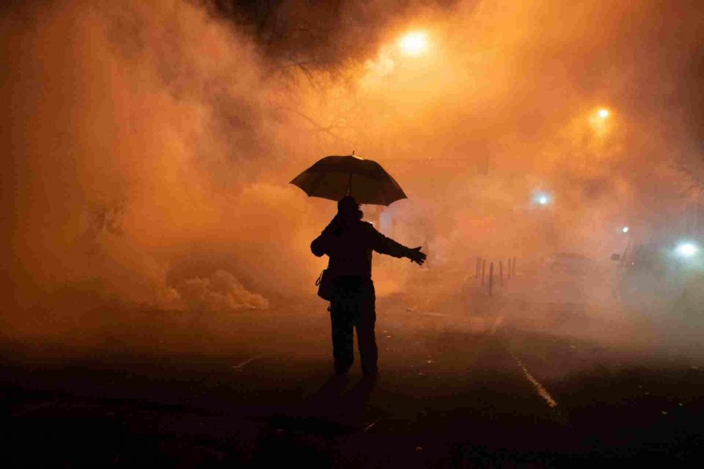 Enfrentamientos en Minneapolis tras disparo federal