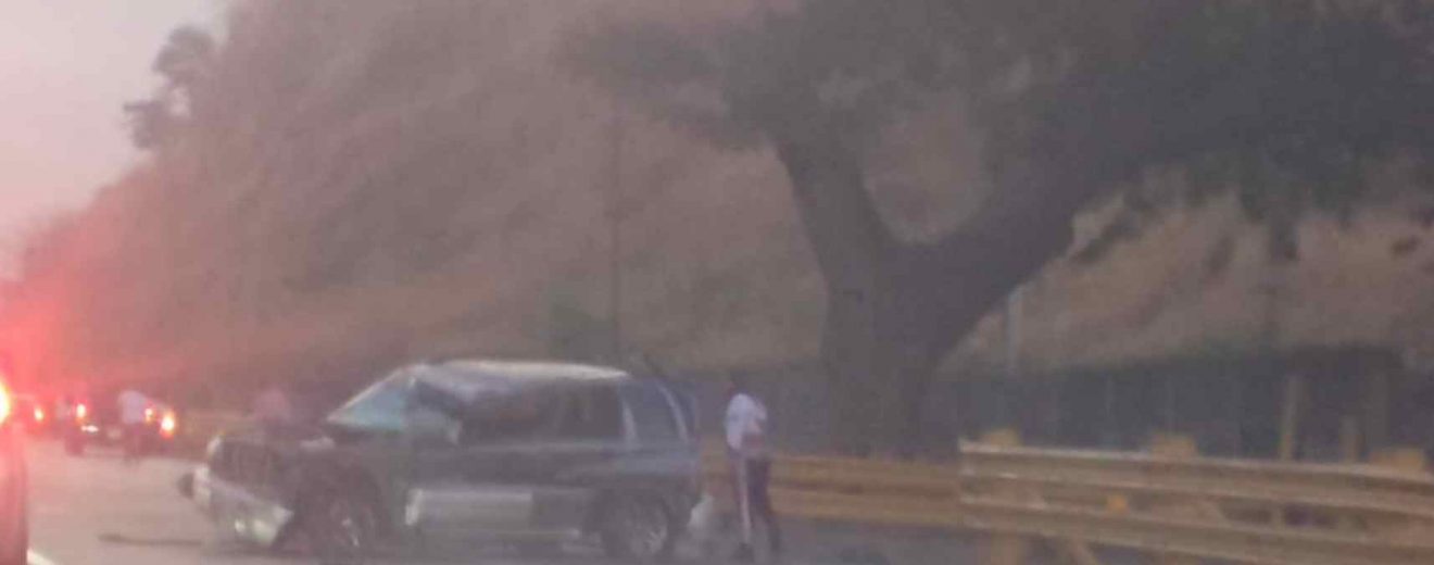 Un fallecido y una herida tras vuelco en el kilómetro 81 de la ARC tramo Aragua. El accidente ocurrió cerca del peaje de La Victoria.