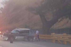 Un fallecido y una herida tras vuelco en el kilómetro 81 de la ARC tramo Aragua. El accidente ocurrió cerca del peaje de La Victoria.