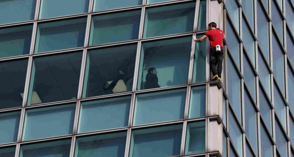 Alex Honnold escala el Taipei 101