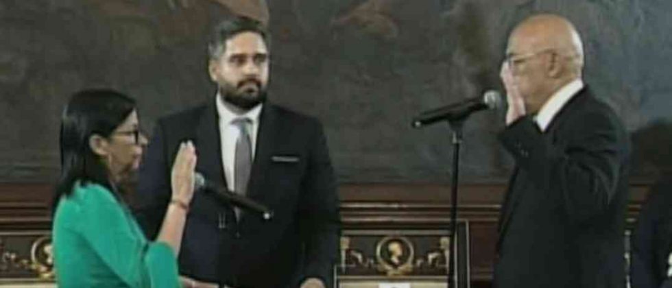 Delcy Rodríguez fue juramentada como presidenta encargada