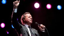 Julio Iglesias prepara respuesta a denuncias