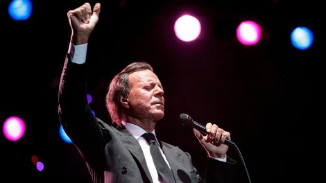 Julio Iglesias prepara respuesta a denuncias