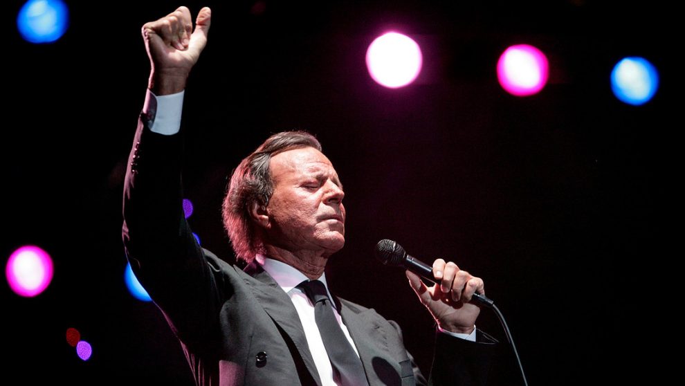 Julio Iglesias prepara respuesta a denuncias