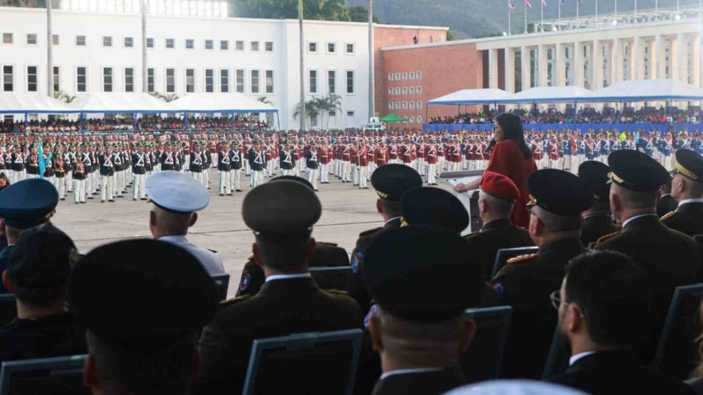 Delcy Rodríguez y su primer acto militar