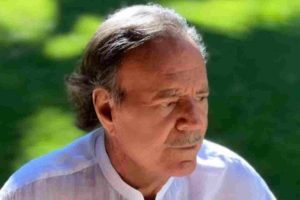 Extrabajadoras acusan a Julio Iglesias de agresiones