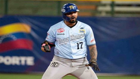 Magallanes remonta a Águilas del Zulia