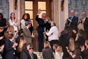 Enrique Márquez fue invitado a la Casa Blanca tras su liberación