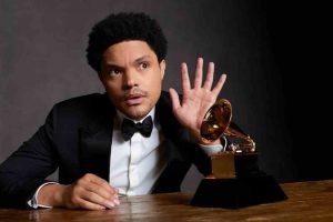 Amenaza legal de Trump surge tras comentario de Trevor Noah durante la gala de los premios Grammy.