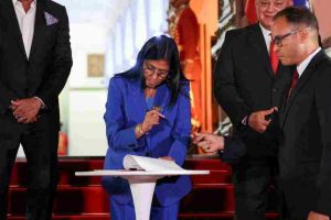 Delcy Rodríguez promulgó la ley de amnistía en Venezuela