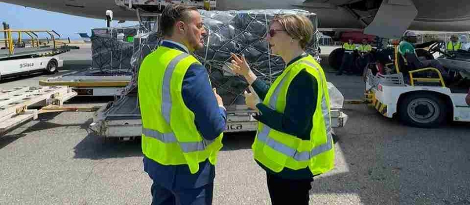 Cargamento de medicinas llega a Venezuela desde EE.UU.