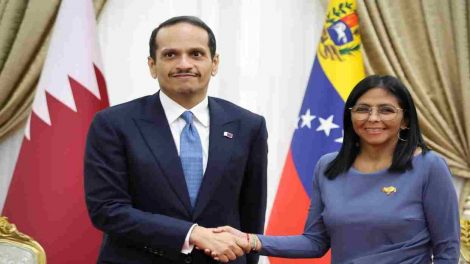 Delcy Rodríguez recibe al primer ministro de Catar