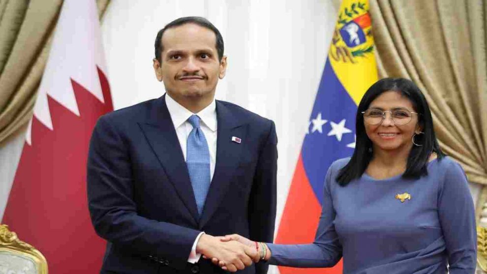 Delcy Rodríguez recibe al primer ministro de Catar