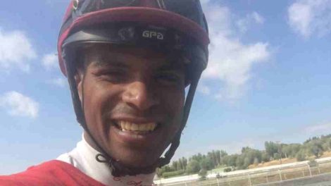 Efraín Arguinzones atrapado en Dubái tras cierre aéreo por bombardeos.