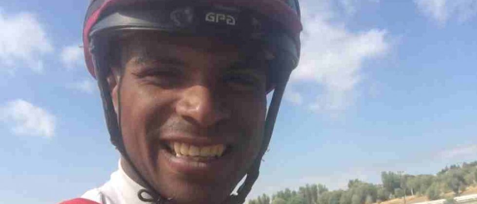 Efraín Arguinzones atrapado en Dubái tras cierre aéreo por bombardeos.