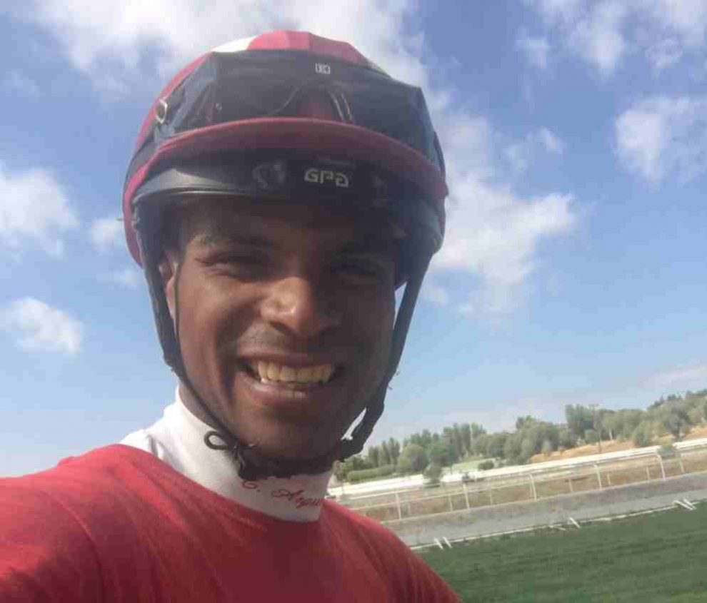 Efraín Arguinzones atrapado en Dubái tras cierre aéreo por bombardeos.