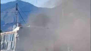 Camioneta incendiada en Maracay