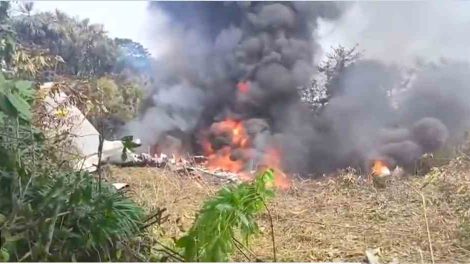 Avión de la Fuerza Aérea Colombiana accidentado en Putumayo con más de 100 personas a bordo tras despegar. Autoridades investigan causas.