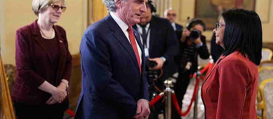 Delcy Rodríguez recibe a Doug Burgum en Miraflores