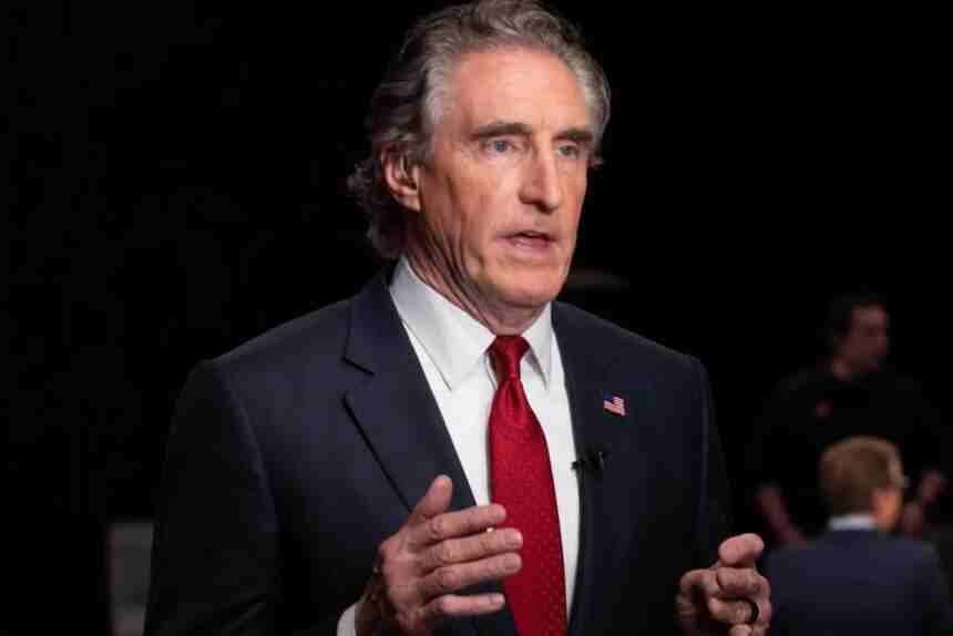 Doug Burgum podría visitar Caracas en horas