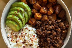 Bowl viral de aguacate con carne listo en minutos con ingredientes simples y saludables para una comida rápida y completa