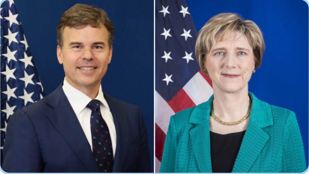 John Barrett y Laura Dogu.