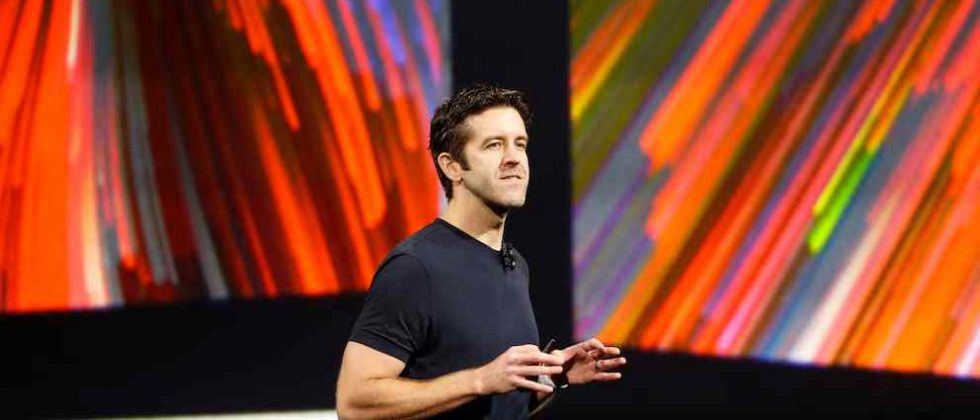 quién es John Ternus Apple