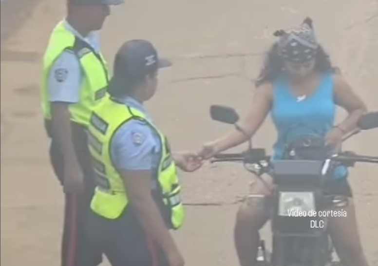 Zafó multa pagando a policías en Bolívar