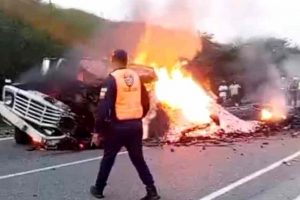 choque de camiones en Barquisimeto Carora
