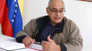 Carlos Alvarado es médico egresado de la Universidad Central de Venezuela