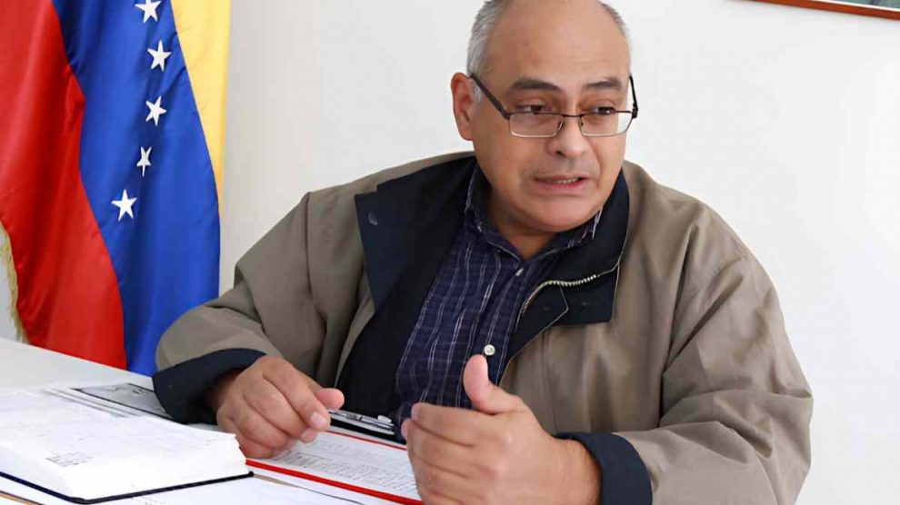 Carlos Alvarado es médico egresado de la Universidad Central de Venezuela