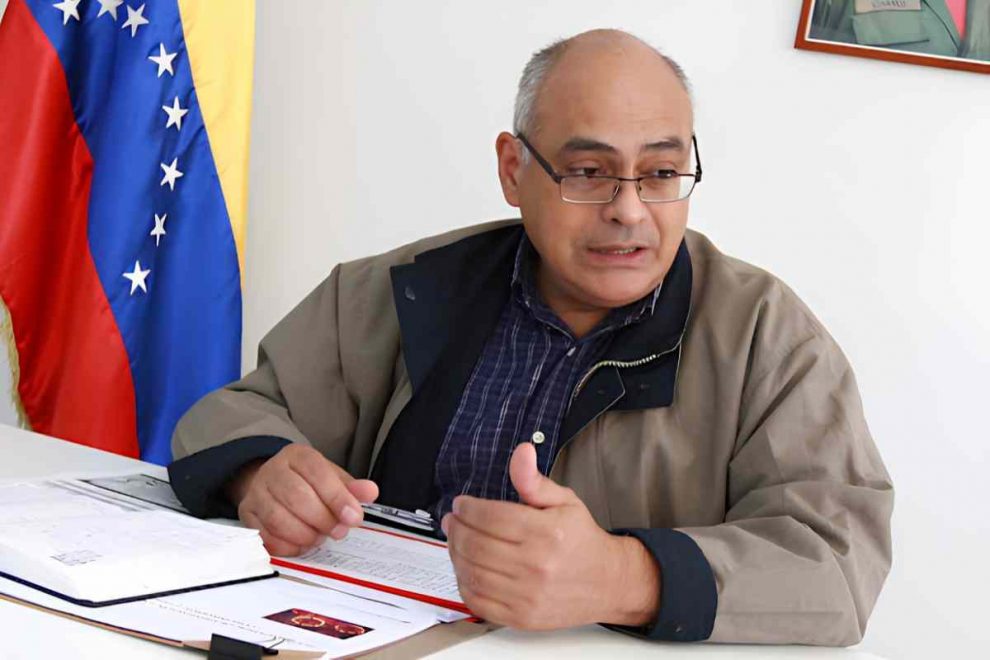 Carlos Alvarado es médico egresado de la Universidad Central de Venezuela