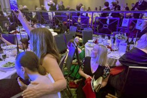 Evacúan a Trump tras disparos