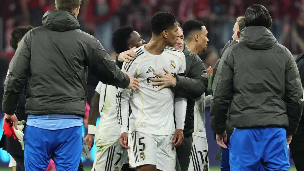 Bellngam discute con el árbitro tras expulsion de Camavinga