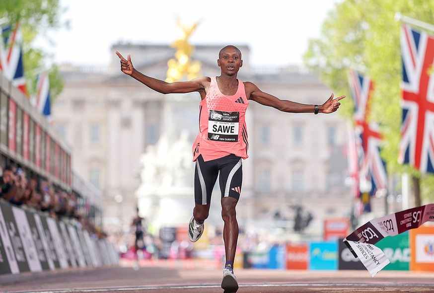 Sabastian Sawe rompe récord mundial en maratón de Londres con histórico tiempo de 1:59:30.