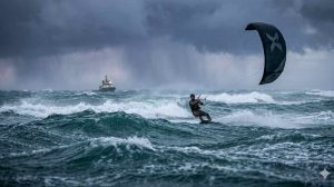 Buscan a kitesurfista venezolano