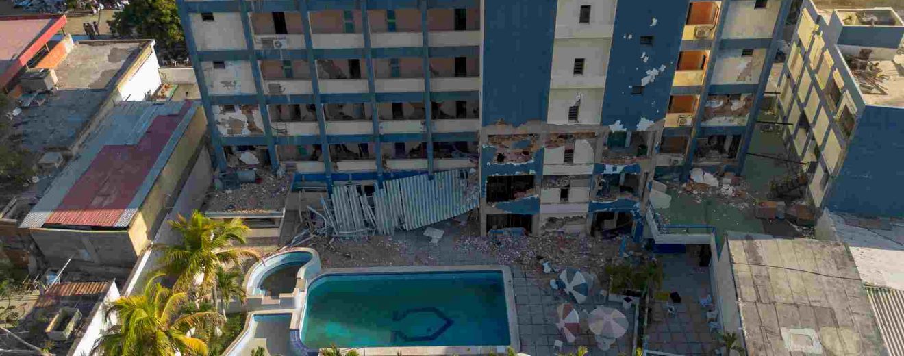 vista de edificio tras terremoto en Venezuela