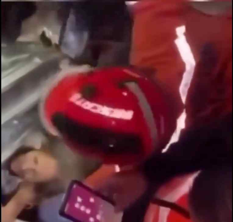 Rescatan con vida a mujer de 70 años en La Guaira
