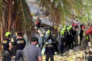 Joven hallada con vida entre los escombros en La Guaira