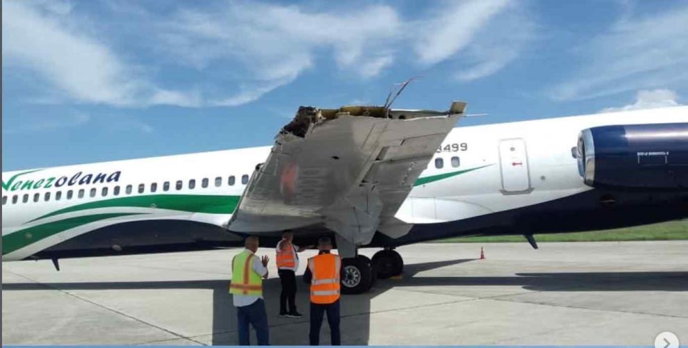 Avión de Venezolana sufrió daños en un ala tras incidente en Aragua