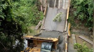 Colapsó puente entre Aragua y Guárico este viernes