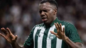 Jacy Maranhão se lesionó celebrando un gol que después anuló el VAR