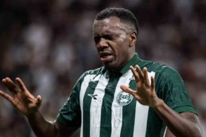 Jacy Maranhão se lesionó celebrando un gol que después anuló el VAR