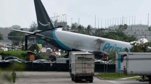 Avión de carga se incendia en Miami