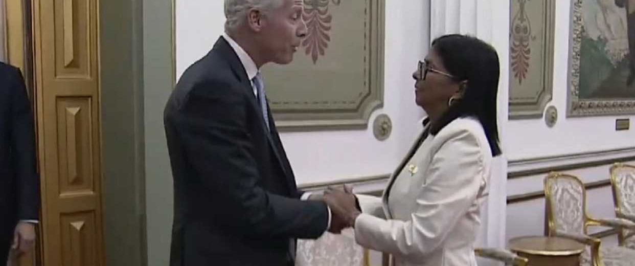 Delcy Rodríguez recibe a Chris Wright