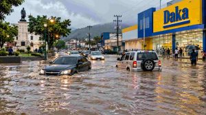 Fuertes lluvias provocan inundaciones en Maracay y Cagua
