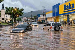Fuertes lluvias provocan inundaciones en Maracay y Cagua