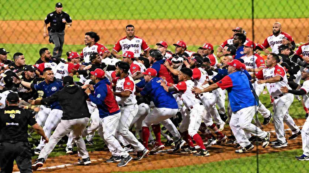 Altercado entre Leones y Tiburones