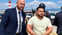 arresto escoltado a la pista