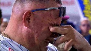 Eliézer Alfonzo rompe en llanto durante inauguración de la LVBP 2026-2027
